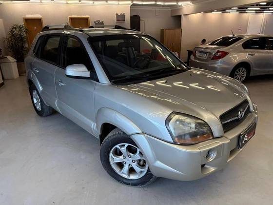 HYUNDAI TUCSON 2.0 MPFI GL 16V 142CV 2WD GASOLINA 4P AUTOMÁTICO